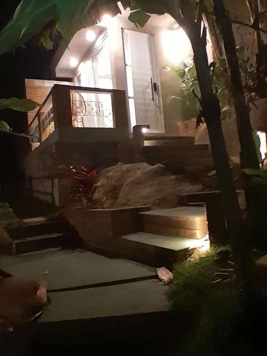 Suíte Exclusiva DomRicardo — área externa à noite